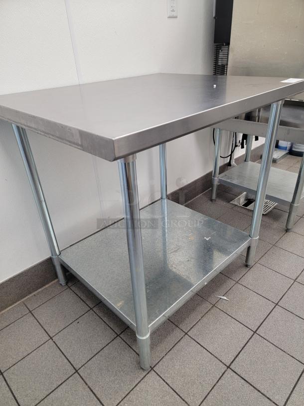 Stainless steel prep table, 3-foot, with lower shelf. In great condition, ideal for kitchens and workshops. Easy to clean.