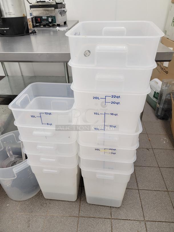 Translucent food storage containers with volume markings up to 22 qt. Excellent for commercial kitchens. Includes lids.