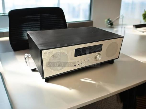 Insignia NS-HAIOR18 stereo shelf audio system, excellent condition, with front controls, silver finish, fully tested.