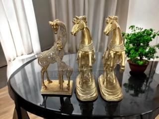 Rosdorf Park Azelea Animals Figurines, gold finish, giraffe and two horses, intricate detailing, like new condition.