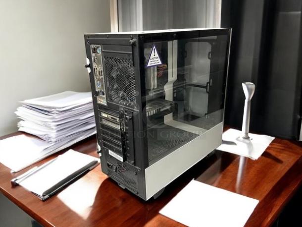 NZXT ATX PC custom computer case in excellent condition, white, with tempered glass panel, USB-C, and fans, fully tested and working.