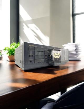 Nakamichi RX 202 autoreverse cassette deck, vintage 1982, in excellent condition, fully tested and working.