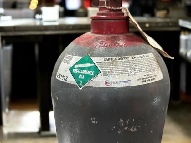 BBI carbon dioxide tank, beverage grade, marked "Non-Flammable Gas", in great condition, fully tested and working.