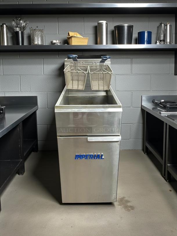 Imperial IFS-40NG natural gas fryer, 40 lb capacity, like new, tube-fired, 105,000 BTU, tested and working.