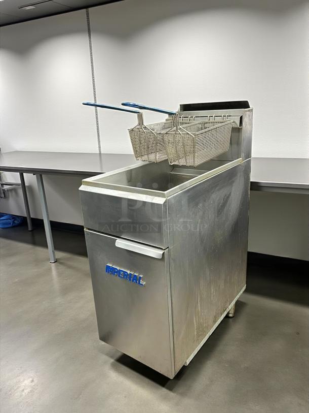 Like new Imperial IFS-40NG natural gas fryer, 40 lb. capacity, 105,000 BTU, tested and working, with clean exterior.