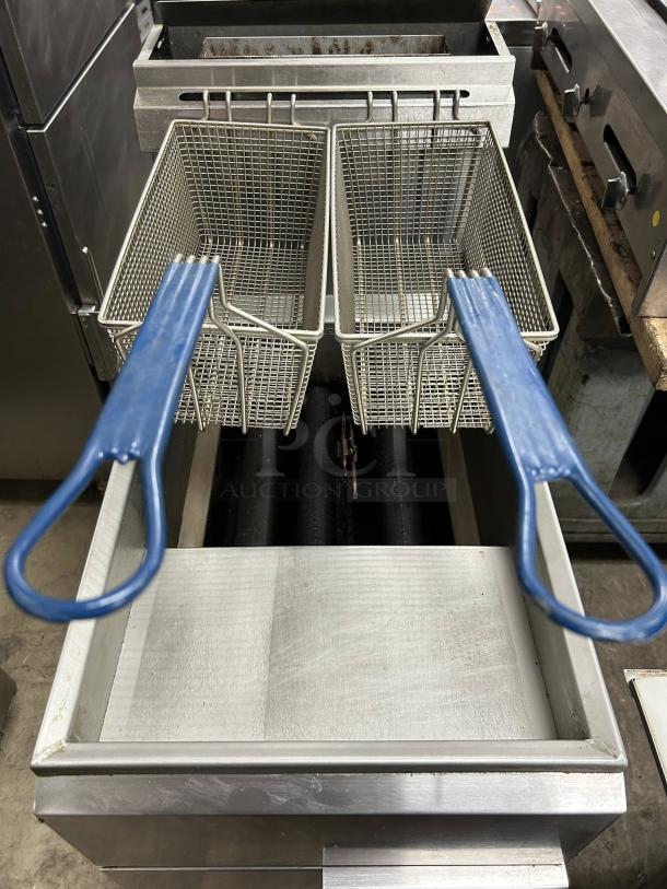 Imperial IFS-40NG natural gas fryer, 40 lb. capacity, tested, like new condition, dual baskets, 105,000 BTU, tube fired.