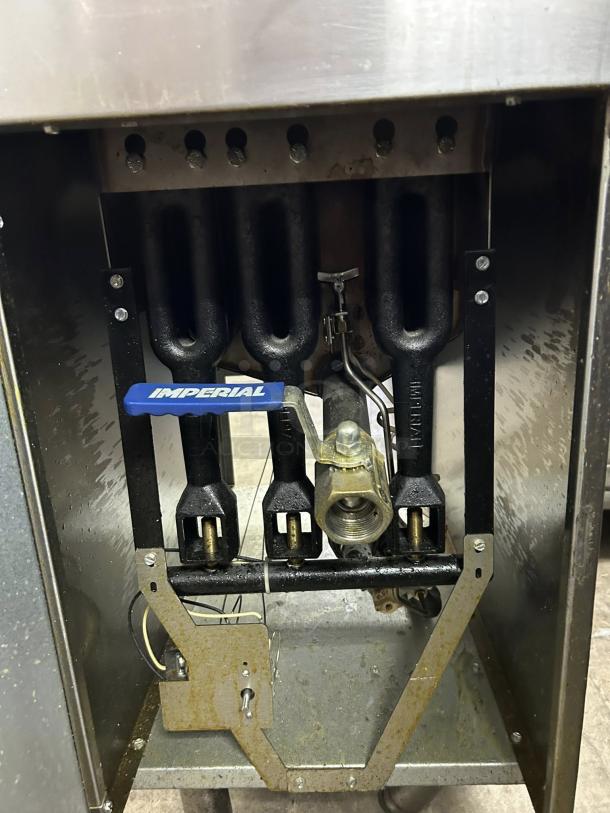 Imperial IFS-40NG Natural Gas Fryer, 40 lb capacity, tube-fired, 105,000 BTU, "like new" condition, tested and working.