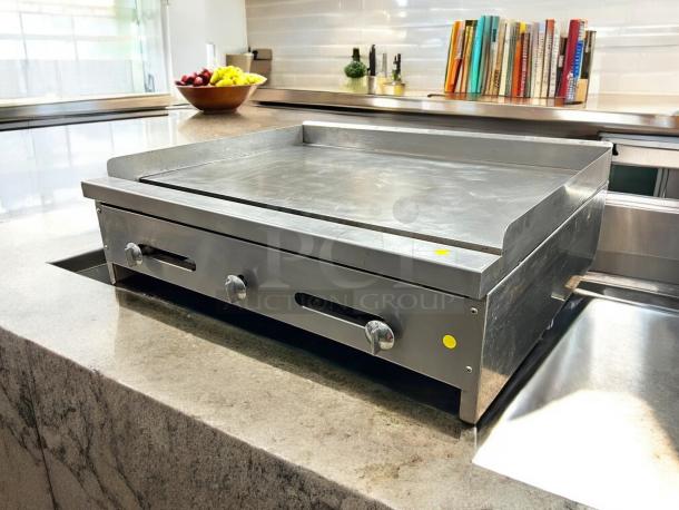 Stratus SMG36 36" gas griddle, flat top grill in great condition, NSF certified, tested and working, stainless steel.