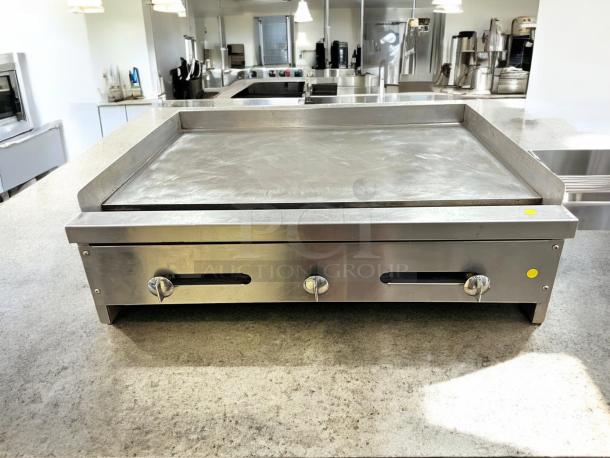 Stratus SMG36 36" gas griddle flat top grill in great condition, stainless steel, NSF certified, tested and working.