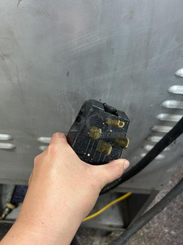 Plug and wiring of AutoFry MTI-40E fryer, showing connectors and cables. Clean, tested, and in working condition.