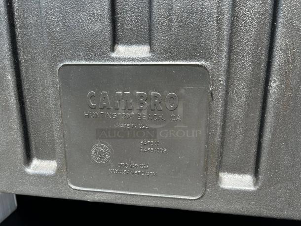 Cambro BAR540110 Cambar® black portable bar, like new condition, features 5-bottle speed rail, rolls smoothly. Marked: "Cambro, Huntington Beach, CA, Made in USA."