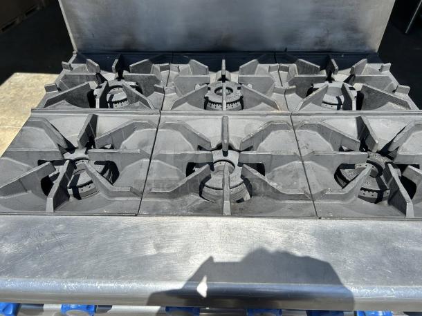 Imperial IR-6 Restaurant Series Range, 6 burners, 1 oven, natural gas, great condition, tested and working.