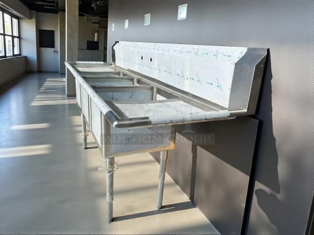 NEW Elkay Dependabilt™ stainless steel sink, 16-gauge, three compartments, 24" L&R drainboards, SS legs, pristine condition.
