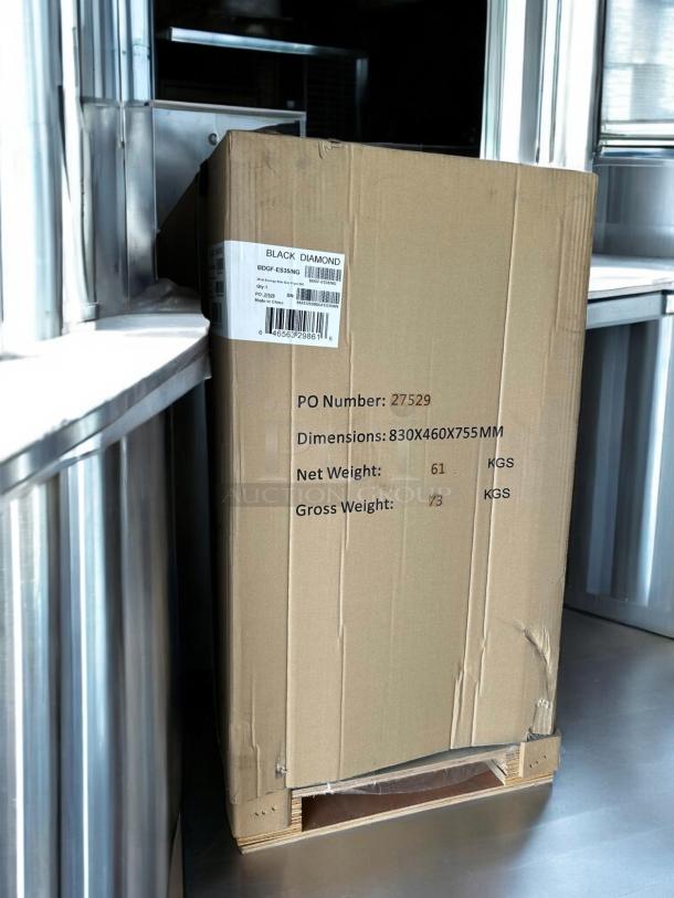 Boxed Black Diamond BDGF-ES35/NG gas fryer, 35 lb vat, natural gas, new condition. Label shows PO 27529, dimensions 830x460x755mm.