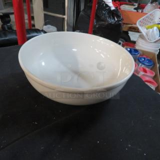 White 8-inch bowl, model 15XBID, in excellent condition. Smooth surface, perfect for serving or display.