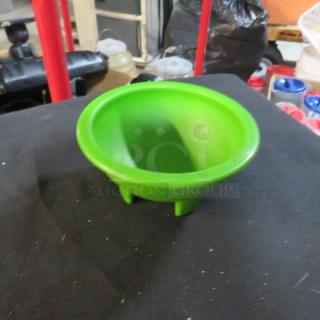 Green melamine 10oz salsa bowl, sturdy design, for auctions. Part of a lot of 17. Ideal for restaurants or catering.