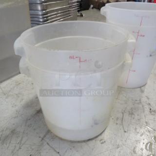6 Quart food storage container, white plastic, with red measurement markings up to 6 quarts. Used condition.