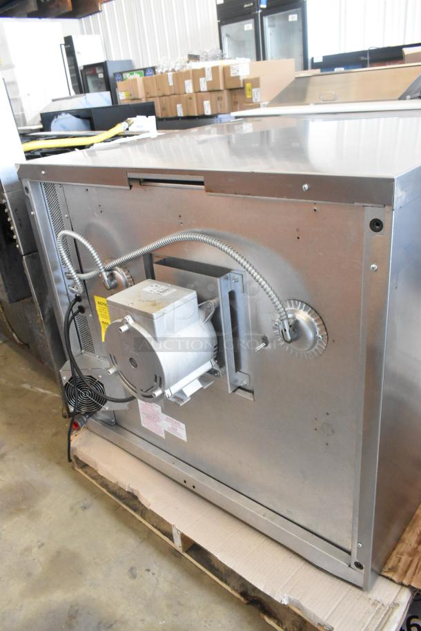 BRAND NEW Blodgett Zephaire-200-G convection oven, stainless steel, propane, visible thermostatic controls, 60,000 BTU.