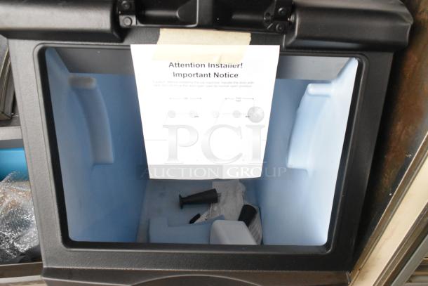 Avantco 194BIN40022, 22" ice storage bin, metallic alloy exterior, 383 lb. capacity, brand new with minor scratches, interior view.