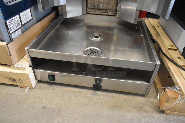 Brand new Avantco 177VB205 stainless steel vertical broiler with 130 lb. capacity, 47,500 BTU. Scratch and dent condition.