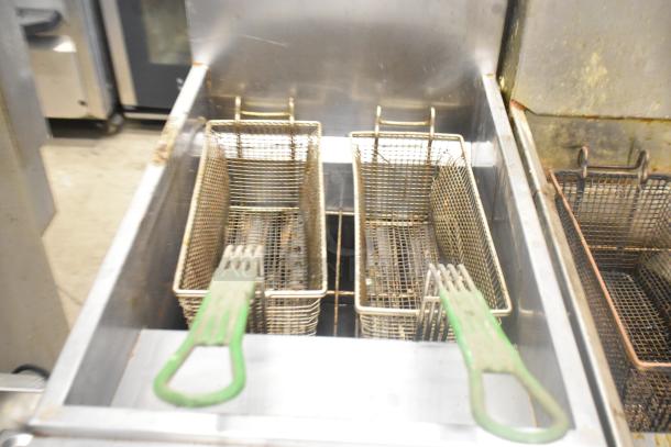 Sir Lawrence LG400 stainless steel commercial deep fryer with dual baskets. Natural gas powered, 120,000 BTU.