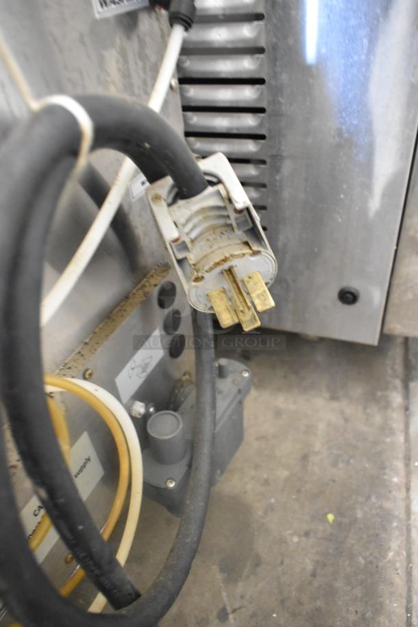 Cadco Unox XAV305 stainless steel convection oven plug and wiring, 208-240 volts, commercial use, worn condition.