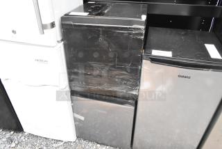 Hisense WMS017M6XBE mini cooler, 115 volts, visible wear, black finish, auction includes two units.