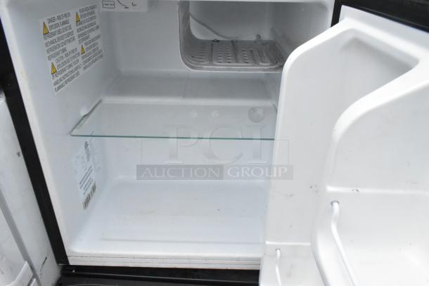 Hisense WMS017M6XBE mini cooler interior, 115 volts, 1 phase, features a glass shelf, temperature control, visible safety labels.