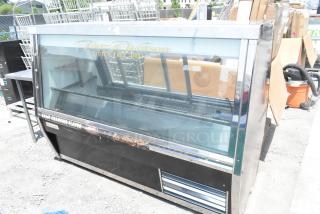 Pinnacle SSC-826 metal deli display case, 115V, 1 phase, glass front, ideal for commercial use. Visible logo and branding.