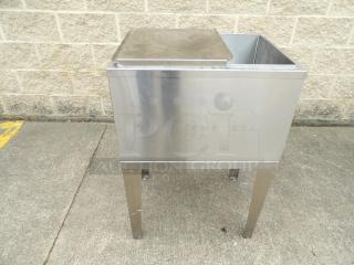 Buckeye Cold well / Ice well. On its own Stand - Item #1199217