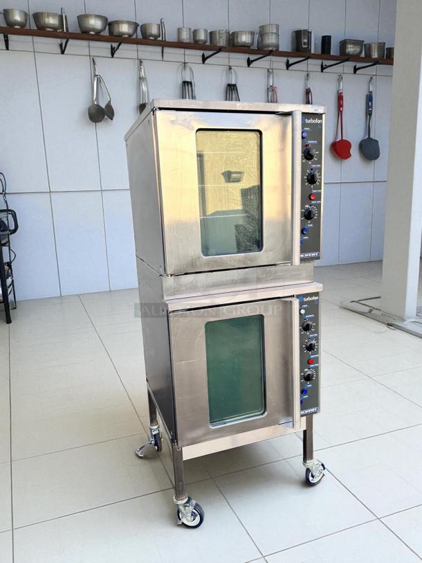 Moffat Turbofan E32MS double deck convection oven in excellent condition, 208V, fully tested, stainless steel, on wheels.