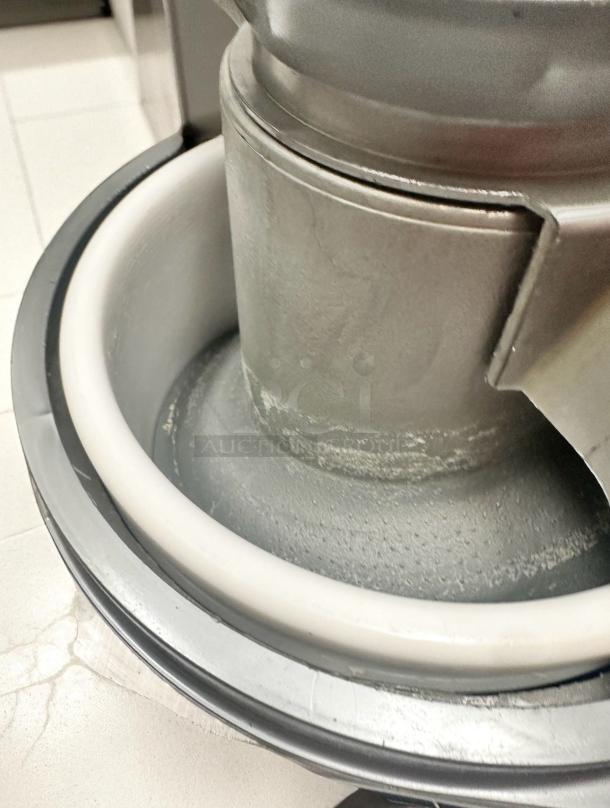 Somerset SDR-400 Dough Rounder in outstanding condition, 110V. Features stainless steel construction, fully tested and working.