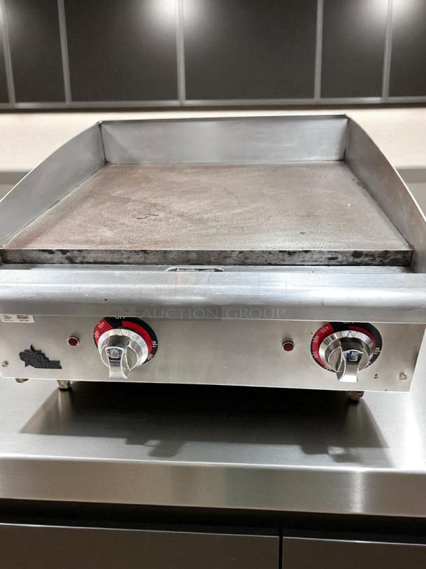 24" Manual Gas Griddle in outstanding condition on countertop. Fully tested, working. Two control knobs, stainless steel.