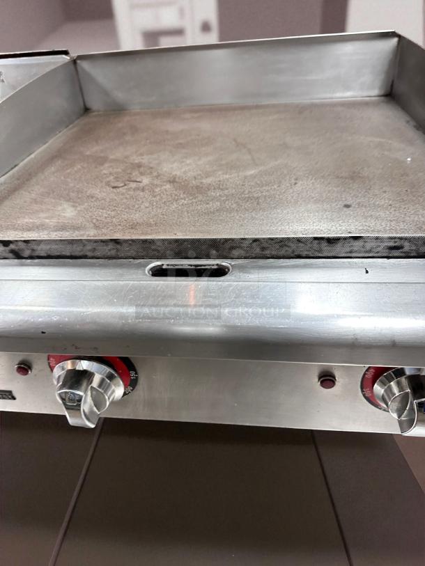Outstanding condition 24" manual gas griddle, commercial countertop model. Stainless steel, fully tested, and working.