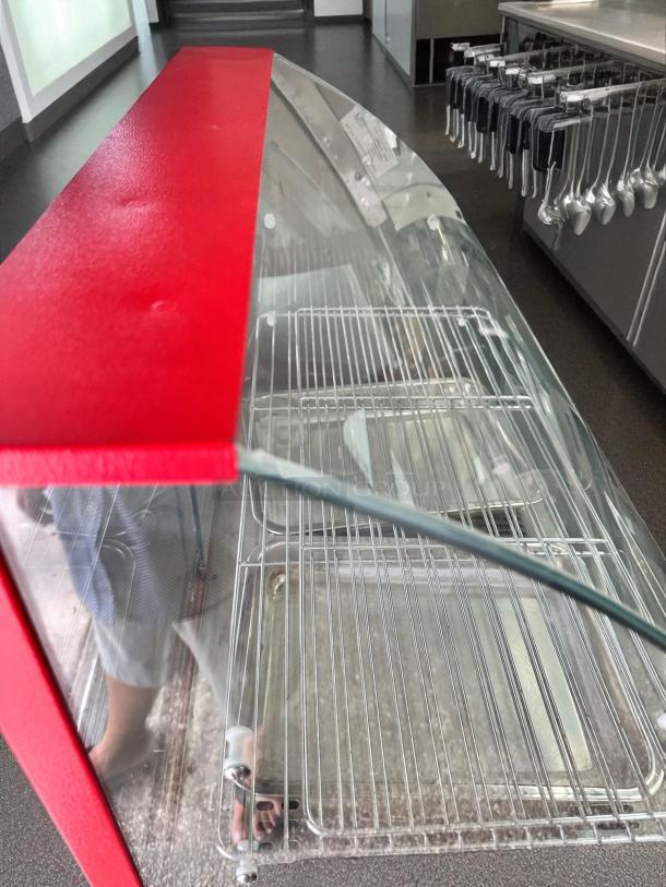 Cozoc FW5004-2 27" countertop heated display case. Red top, glass front, wire shelves. Superb condition, 120V. Fully tested.