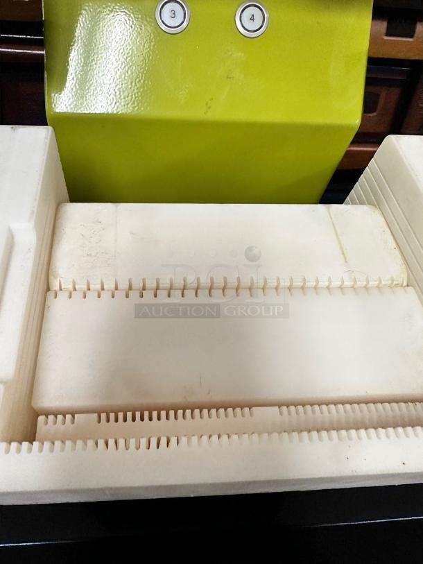 Goodnature CT7 cold press juicer in superb condition, 115V. Features controls and internal components. Fully tested and working.
