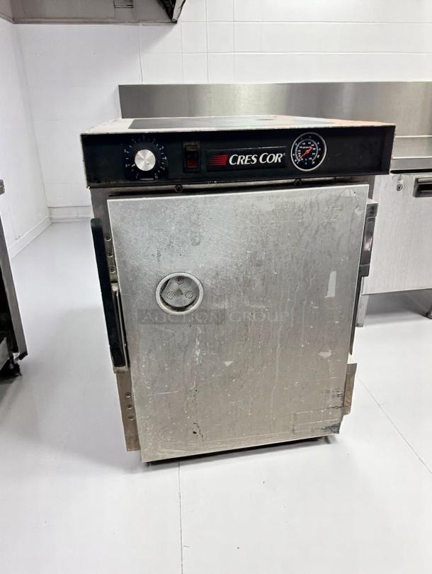 Cres Cor H137SUA5DB hot holding cabinet, excellent condition, 120V electric, tested and working, temperature dial and gauge.