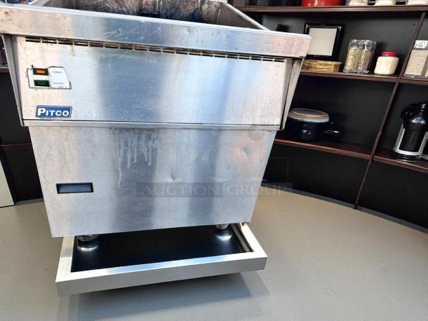 Pitco FBG24 gas fryer in outstanding condition, 24" wide, 120,000 BTU, natural gas. Fully tested and working.