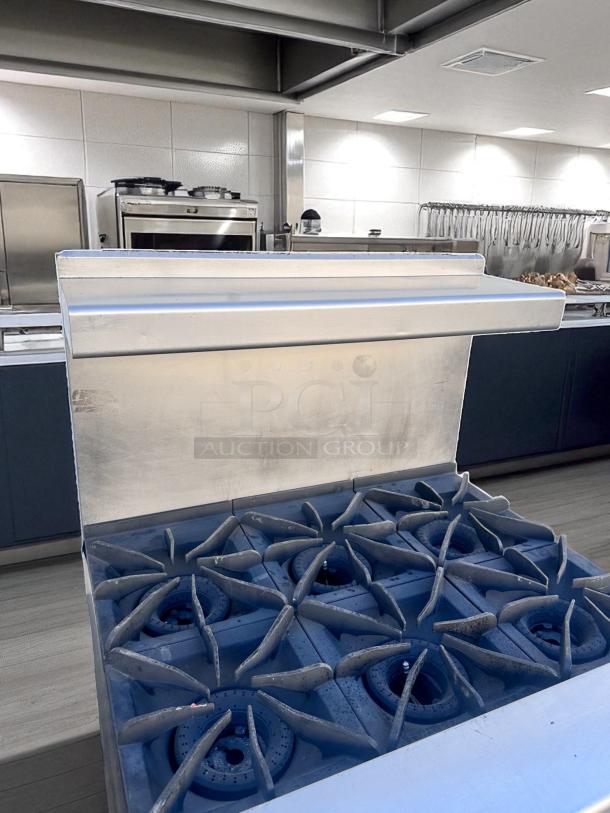 Vulcan V36 36" gas range with 6 open burners and standard oven. Superb condition, natural gas, fully tested and working.