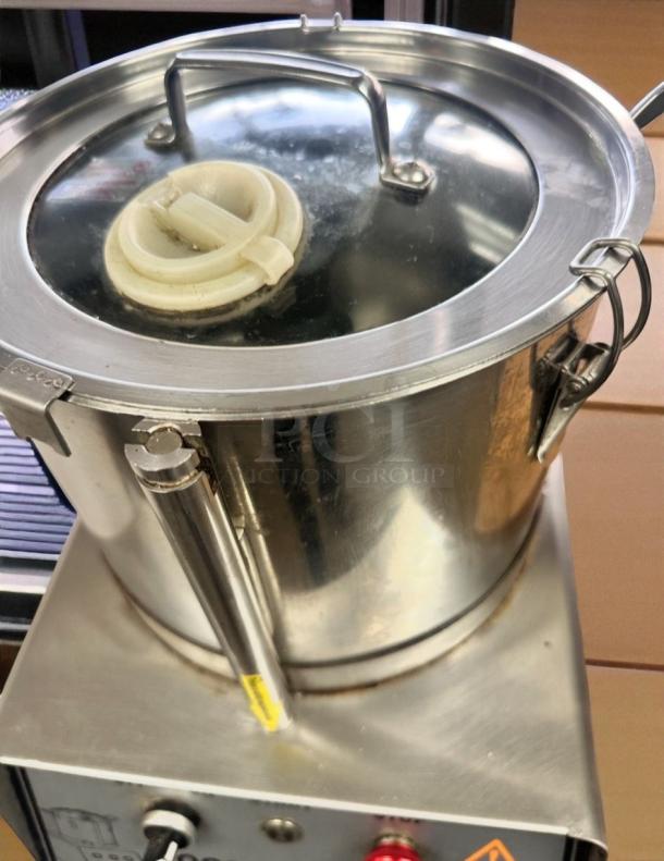 VEVOR MP-FC310 10L food processor in stainless steel, top-tier condition, 1100W, fully tested and working.