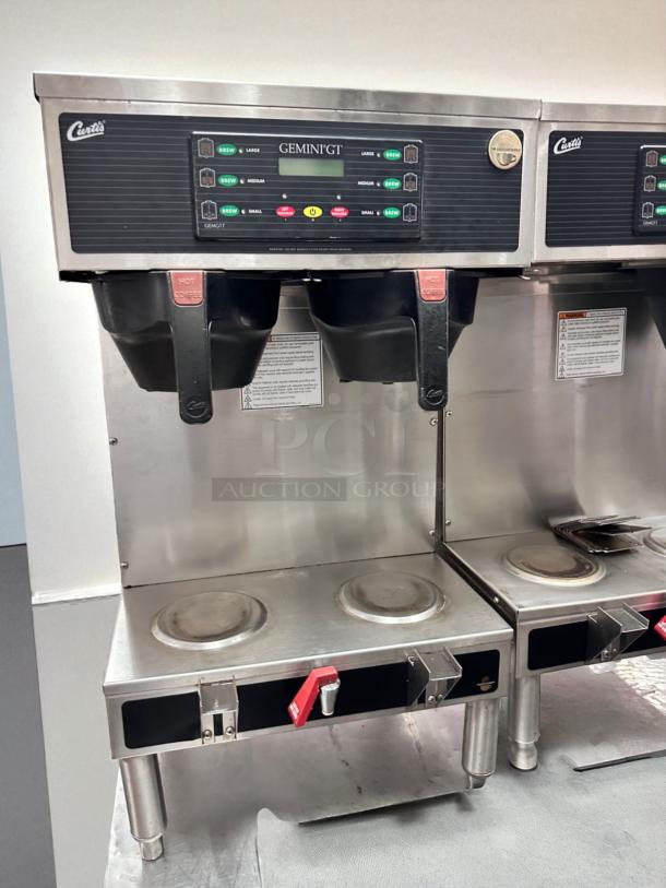 Curtis GEMTS10A1000 twin coffee brewer with dual warming plates, superb condition, fully tested, 220V, clear control panel.