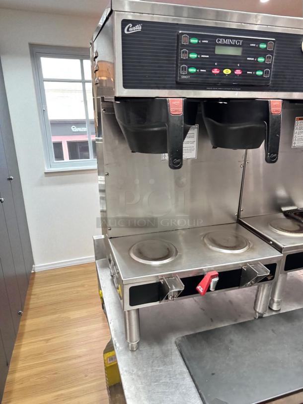 Curtis GEMTS10A1000 twin coffee brewer with dual warming plates, 220V, superb condition, fully tested and working.