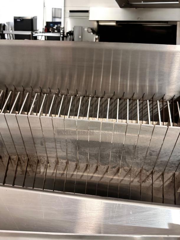 Oliver Bread Slicer Model 624 in outstanding condition, stainless steel blades, 115V, fully tested and working.