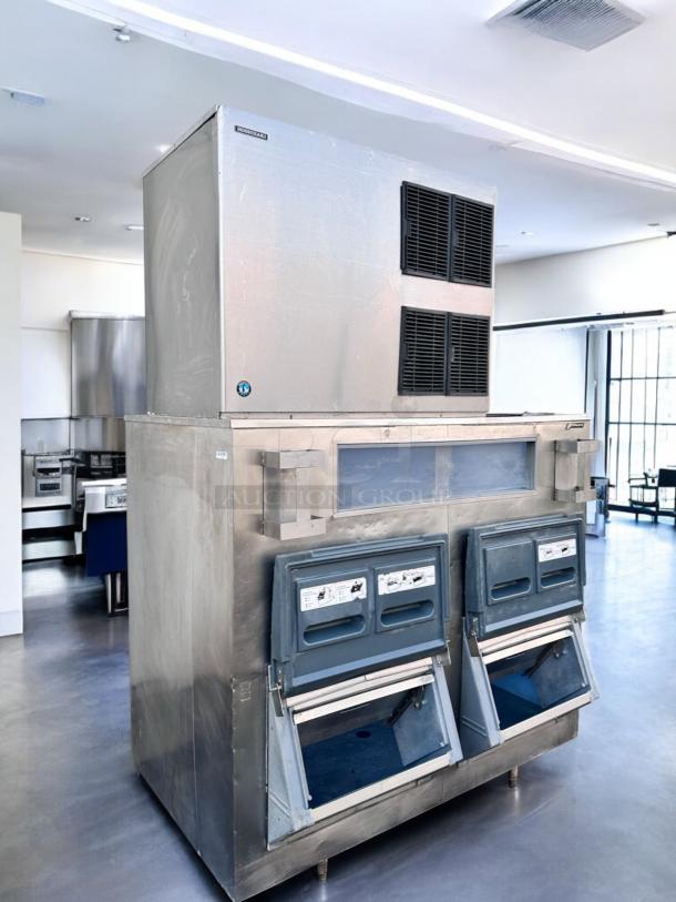 Hoshizaki KM-1900SAJ3 ice maker with double bin, in outstanding condition, 208-230V, fully tested and working.