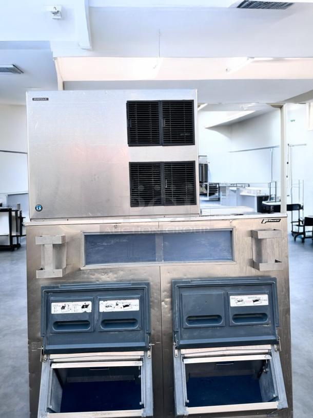 Hoshizaki KM-1900SAJ3 ice maker with double bin, in outstanding condition, 208-230V, fully tested and working.