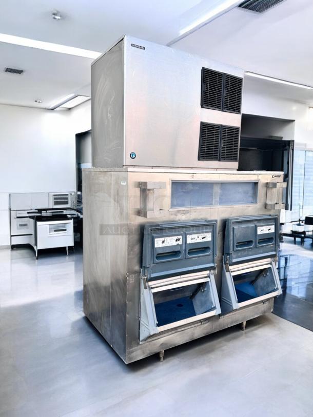 Hoshizaki KM-1900SAJ3 ice maker with double bin, in outstanding condition, 208-230V, fully tested and working.