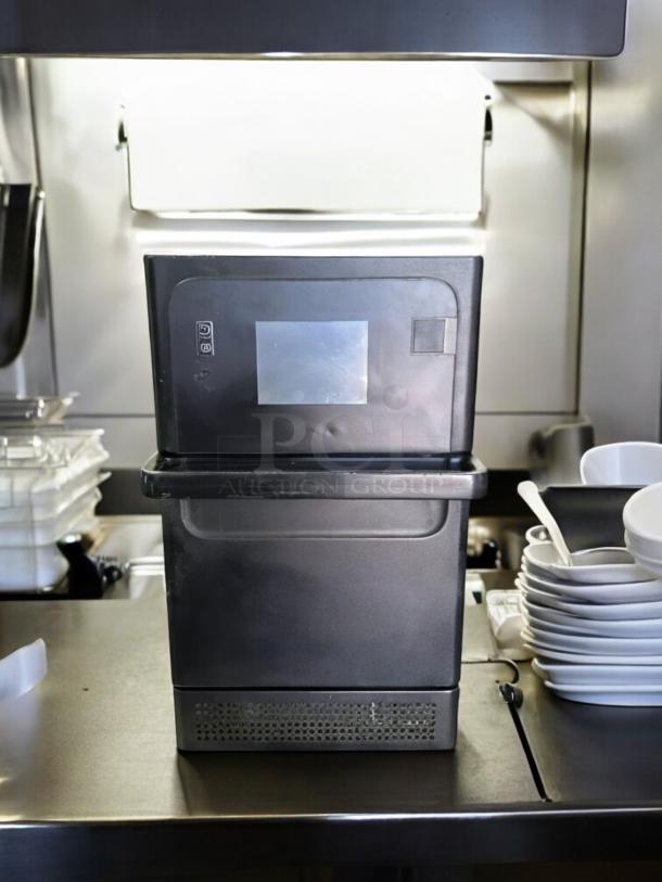 Immaculate Merrychef eikon e2s high-speed microwave/convection oven, model e2SDBMV60FL1SBU, 208/240V, fully tested.