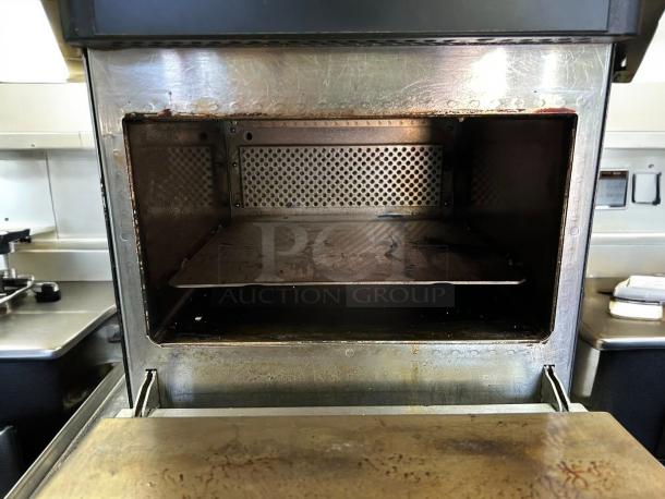 Merrychef eikon e2s high-speed microwave/convection oven in immaculate condition, 208/240V, model e2SDBMV60FL1SBU.