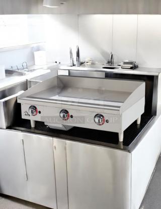 Star Max 624TF 24" gas griddle in outstanding condition, featuring thermostatic controls, fully tested and working.