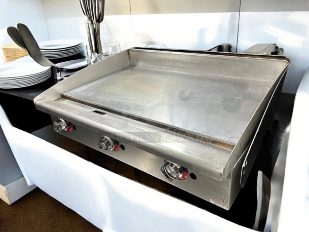 Star Max 624TF 24" countertop gas griddle in outstanding condition, features thermostatic controls, fully tested and working.